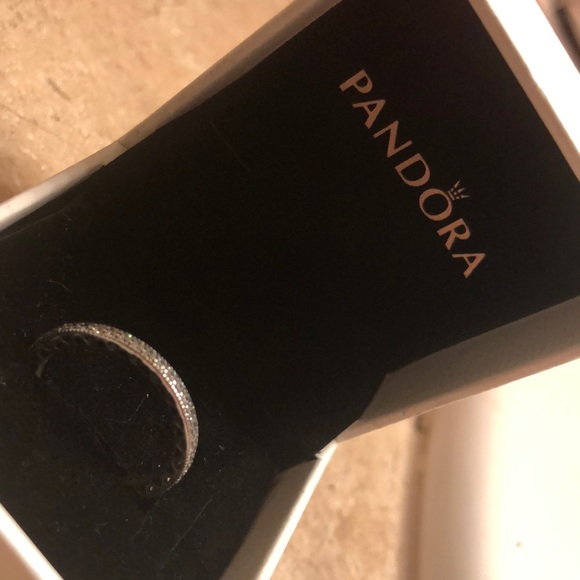 GORGEOUS pandora ring. - Picture 4 of 7